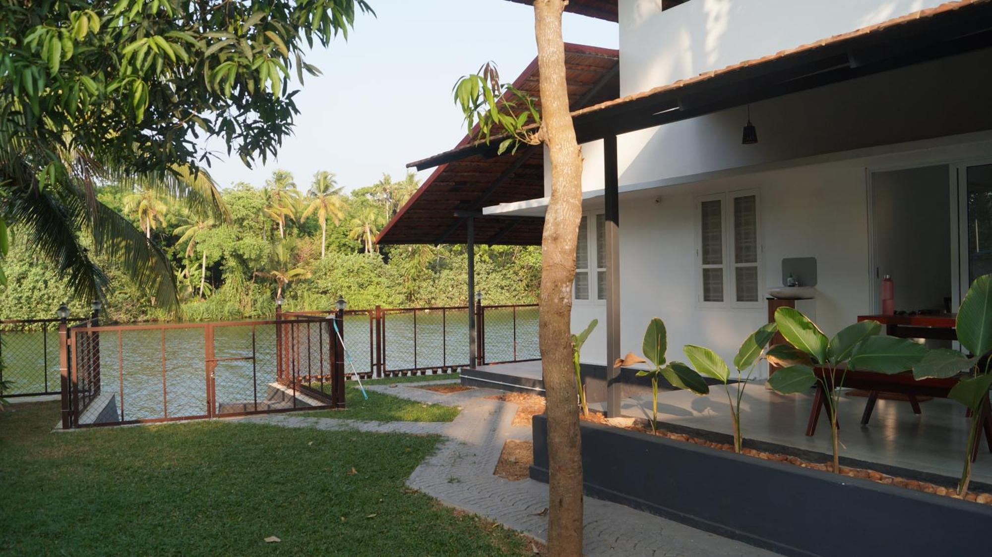Blue Lake Villa Kollam Exterior photo